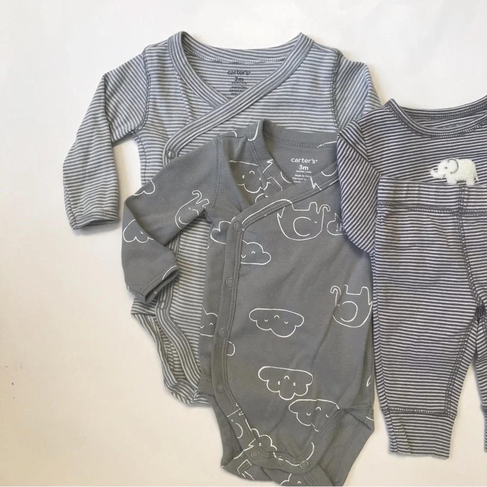 Carter’s 3 Piece Bundle of Onesies And A Matching Set, Size 3 Months.